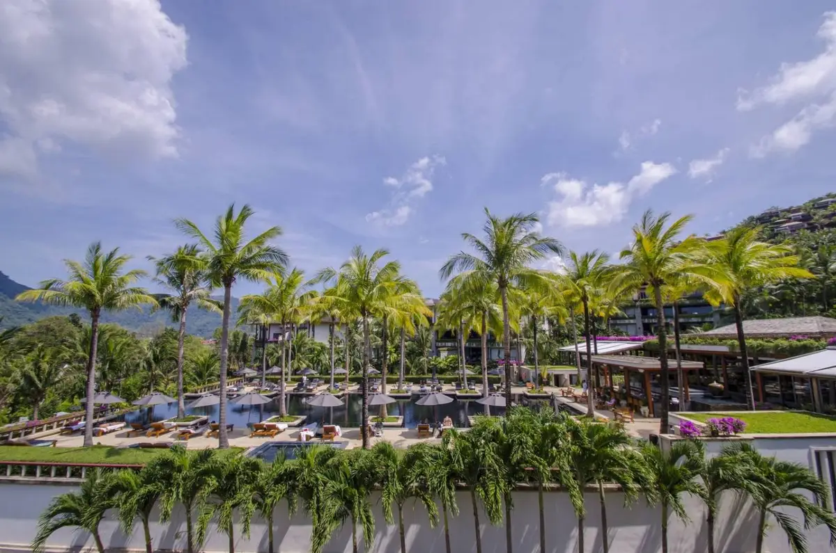 4-Bed Apartment, Extra-Large Ground Floor Unit — Kamala · 2/15