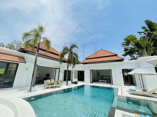Stylish, spacious 5-Bedroom villa, with pool view in Sai Taan project, on Bangtao / Laguna beach — Bang Tao