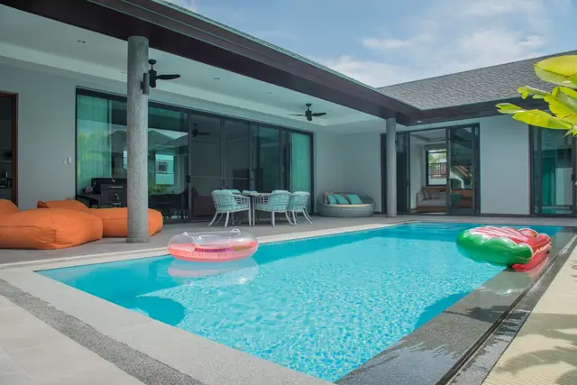 Comfortable 4-Bedroom villa, with pool view in The S villas project, on Bangtao / Laguna beach — Bang Tao