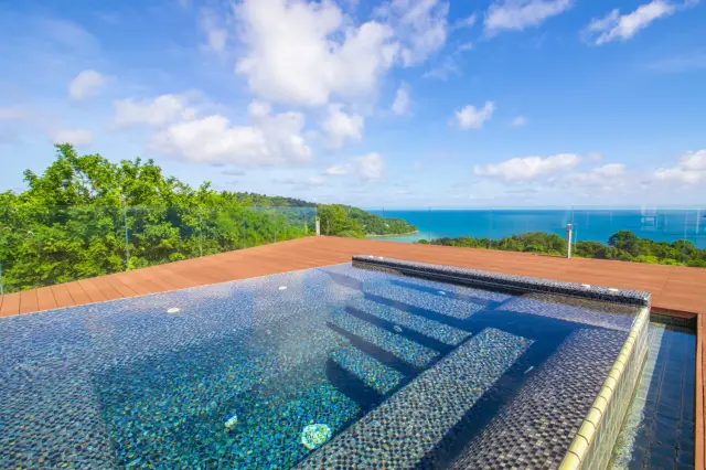 2-Bedroom Penthouse, with sea view in Bluepoint Condominium project, on Patong Beach beach — Patong