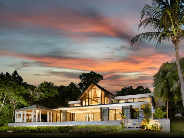 Beachfront villa in Cape Yamu Estate — Cape Yamu