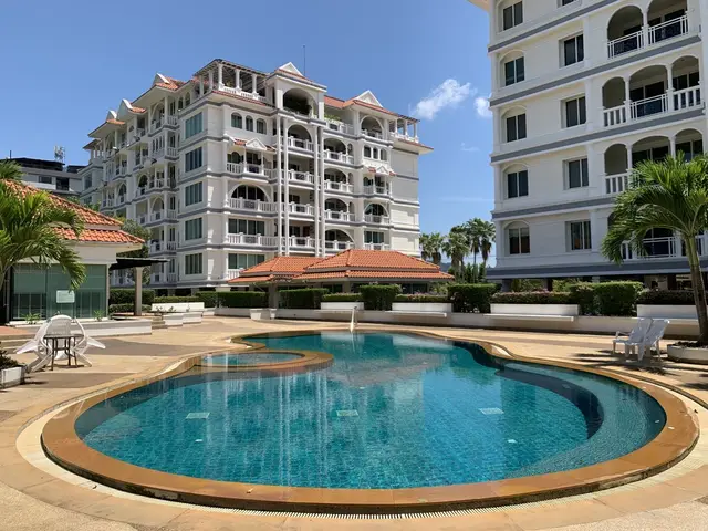 Comfortable 1-Bedroom apartments, with urban view in Heritage Suites project, on Kathu beach — Kathu