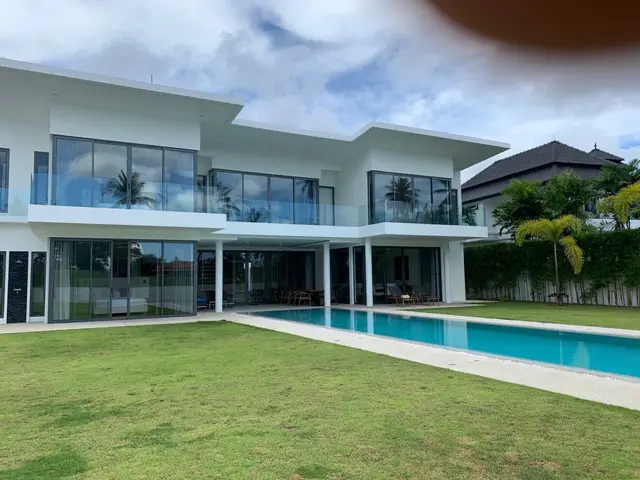 Premium Large 4-Bedroom Villa, with golf course in Laguna Homes project, on Bangtao / Laguna beach Video — Layan