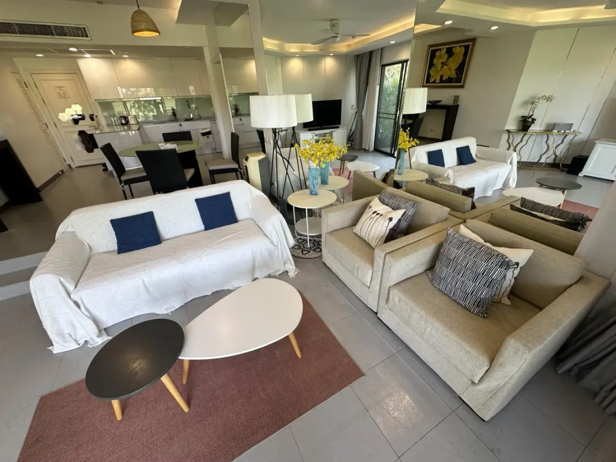 อพาร์ทเมนท์ Allamanda 2 and 3 ห้องนอน 1 สวย ๆ วิวสนามกอล์ฟ — Bang Tao · 4/40