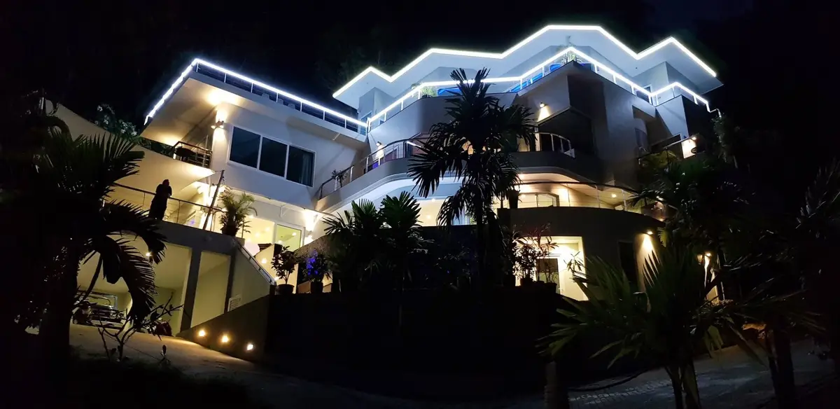 Spectacular 7-Bed Surin Clifftop Villa with Sea Views — Surin · 3/96