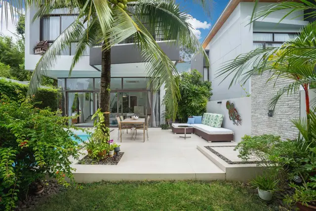 Spacious 3-Bedroom Villa, with pool view in Civetta Grand Villas project, on Nai Harn beach — Nai Harn