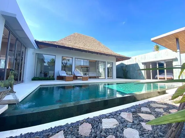 Spacious 3-Bedroom Villa, with pool view in Anchan Hills project, on Bangtao / Laguna beach — Cherng Talay