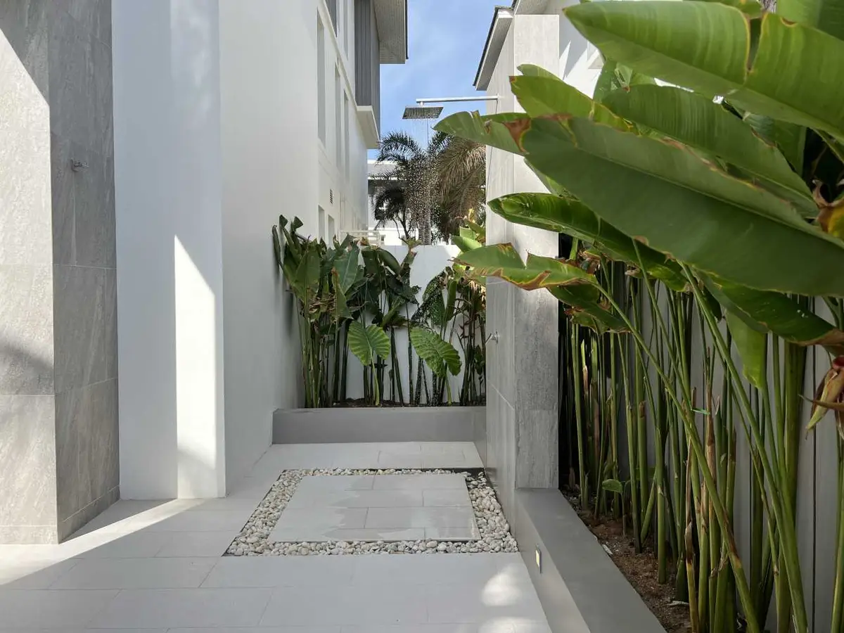 2-Bed Beachfront Apartment, Bang Tao Rental — Bang Tao · 4/17