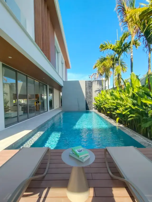4-Bedroom Villa, with pool view, on Rawai beach — Nai Harn