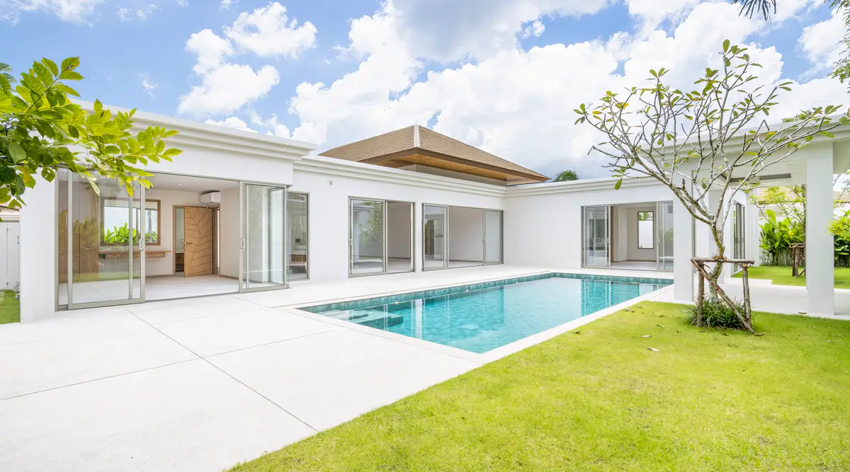 Stylish Modern Villa with Pool in Cherng Talay — Cherng Talay · 2/18