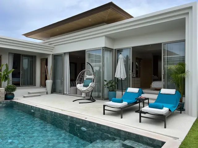 Fashionable 3-Bedroom villa, with pool view in Trichada Breeze project, on Bangtao / Laguna beach — Cherng Talay