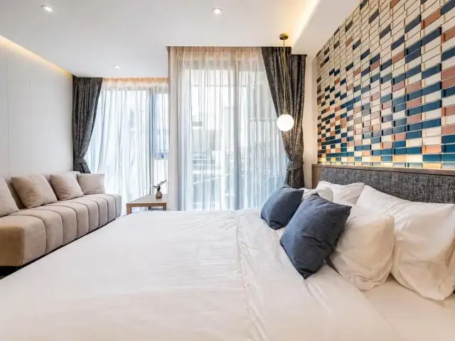 Studio Apartments, with sea view and near the sea in Bellevue Beachfront Condo project, on Bangtao / Laguna beach — Layan