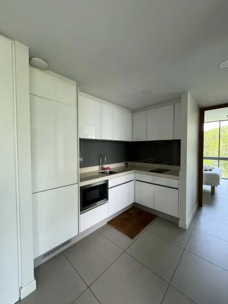 ห้องนอน 2 ห้องระเบียงบนดาดฟ้าที่ Oceanstone บ้านแตง — Bang Tao · 3/14