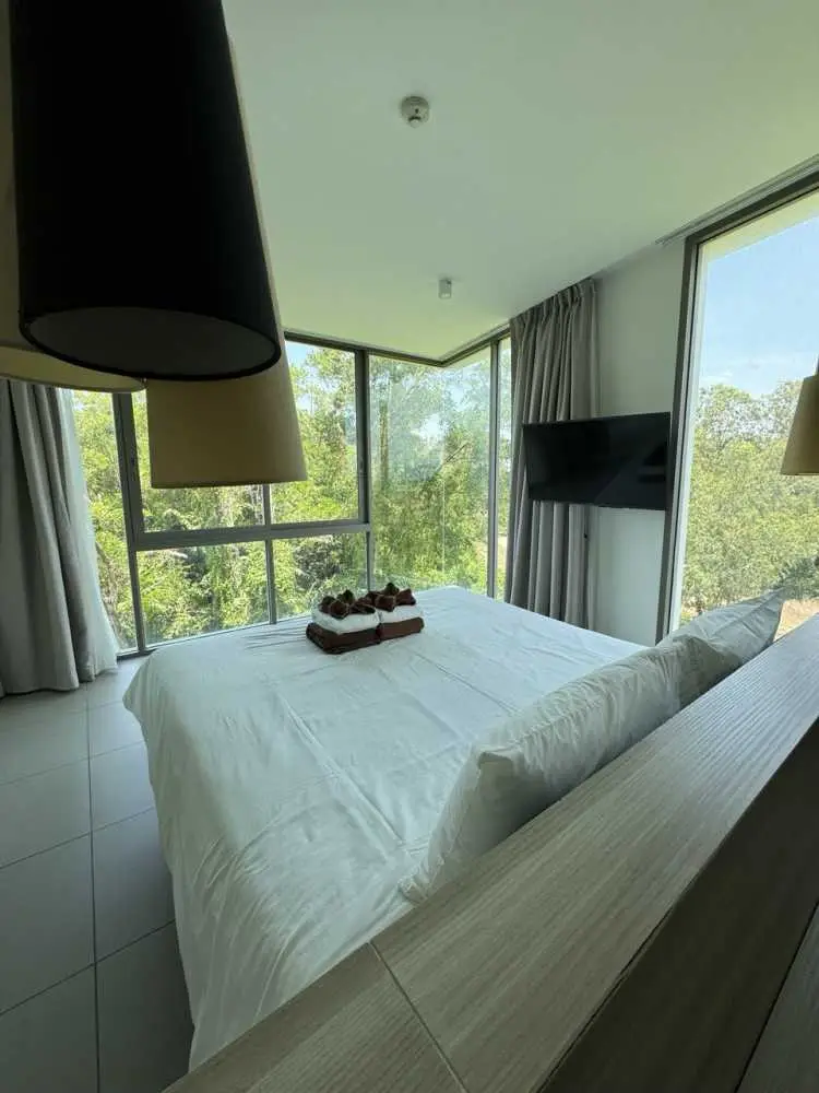 ห้องนอน 2 ห้องระเบียงบนดาดฟ้าที่ Oceanstone บ้านแตง — Bang Tao · 4/14