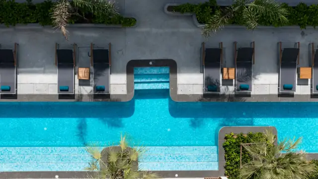 Premier Pool View Room Kora Beach Resort — Layan