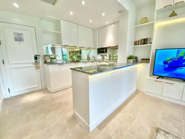 1-Bedroom Apartments, with golf course in Allamanda and project, on Bangtao / Laguna beach — Bang Tao