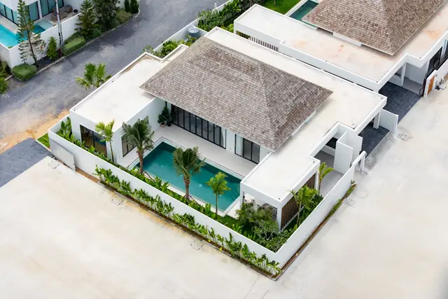 Astonishing 3-Bedroom villa, with pool view, on Bangtao / Laguna beach — Cherng Talay