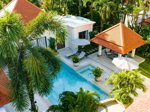 Spacious 4-Bedroom Villa, with pool view in Sai Taan project, on Bangtao / Laguna beach — Bang Tao