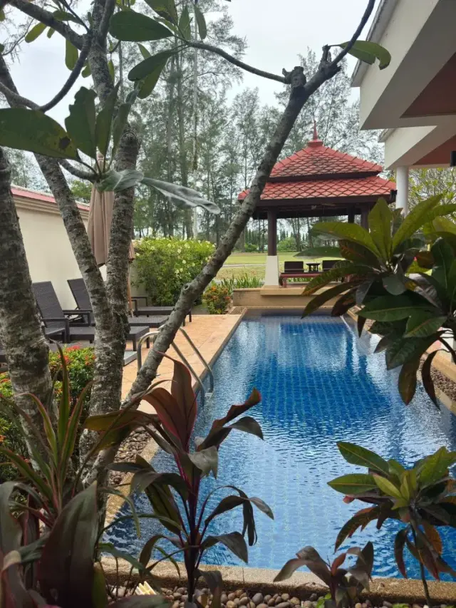 Spacious 3-Bedroom Villa, with pool view in Laguna Fairways project, on Bangtao / Laguna beach — Layan