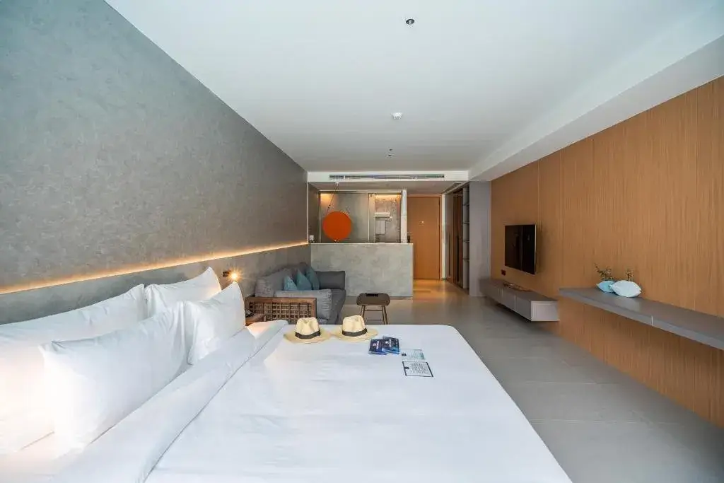 Studio, Sunshine Beach—Larger Format, 46 sqm — Layan · 5/10