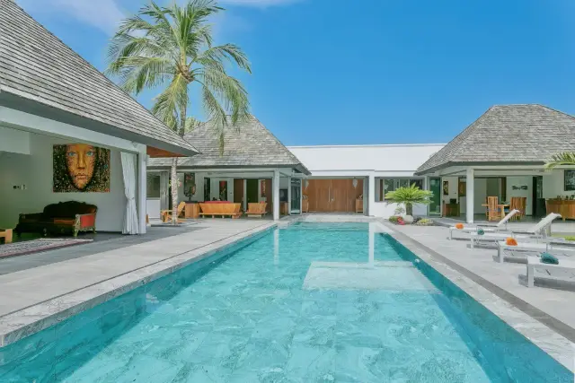 Large 4-Bedroom Villa, with pool view in Layan Hills Estate project, on Bangtao / Laguna beach — Cherng Talay