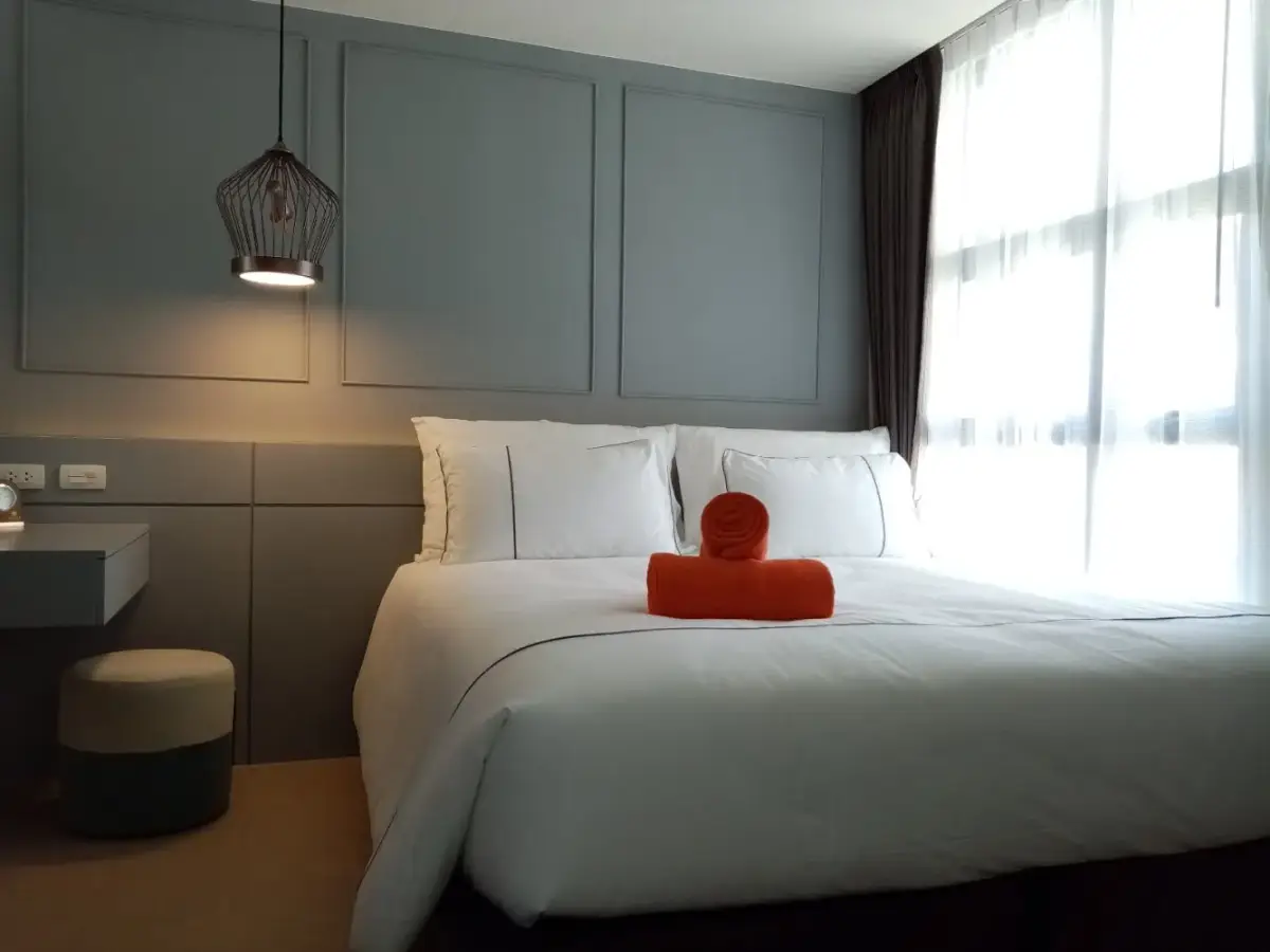 7th-Floor 1-Bed Apartment, Surin — Palmyrah Pool Access — Surin · 2/11
