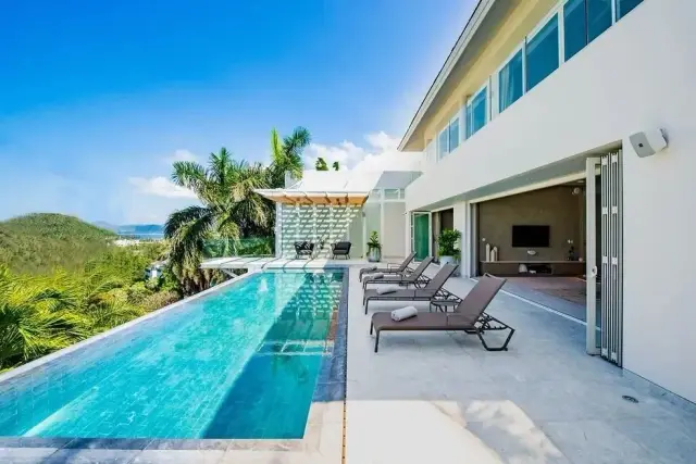 Spacious 4-Bedroom Villa, with sea view and near the sea in Surin Heights project, on Surin Beach beach — Surin