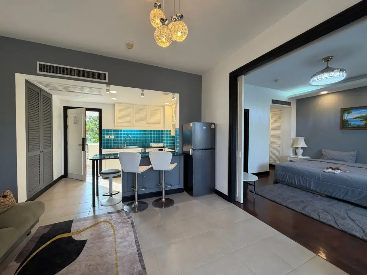 Renovated 1-Bed Bang Tao Apartment, Golf Views — Bang Tao · 2/14