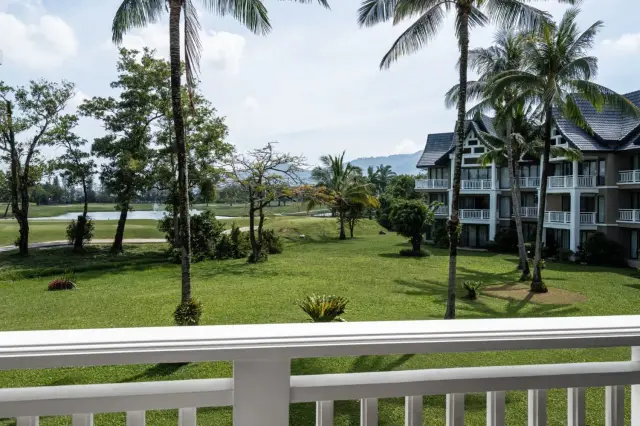 1-Bedroom Apartments, with golf course in Allamanda and project, on Bangtao / Laguna beach — Bang Tao