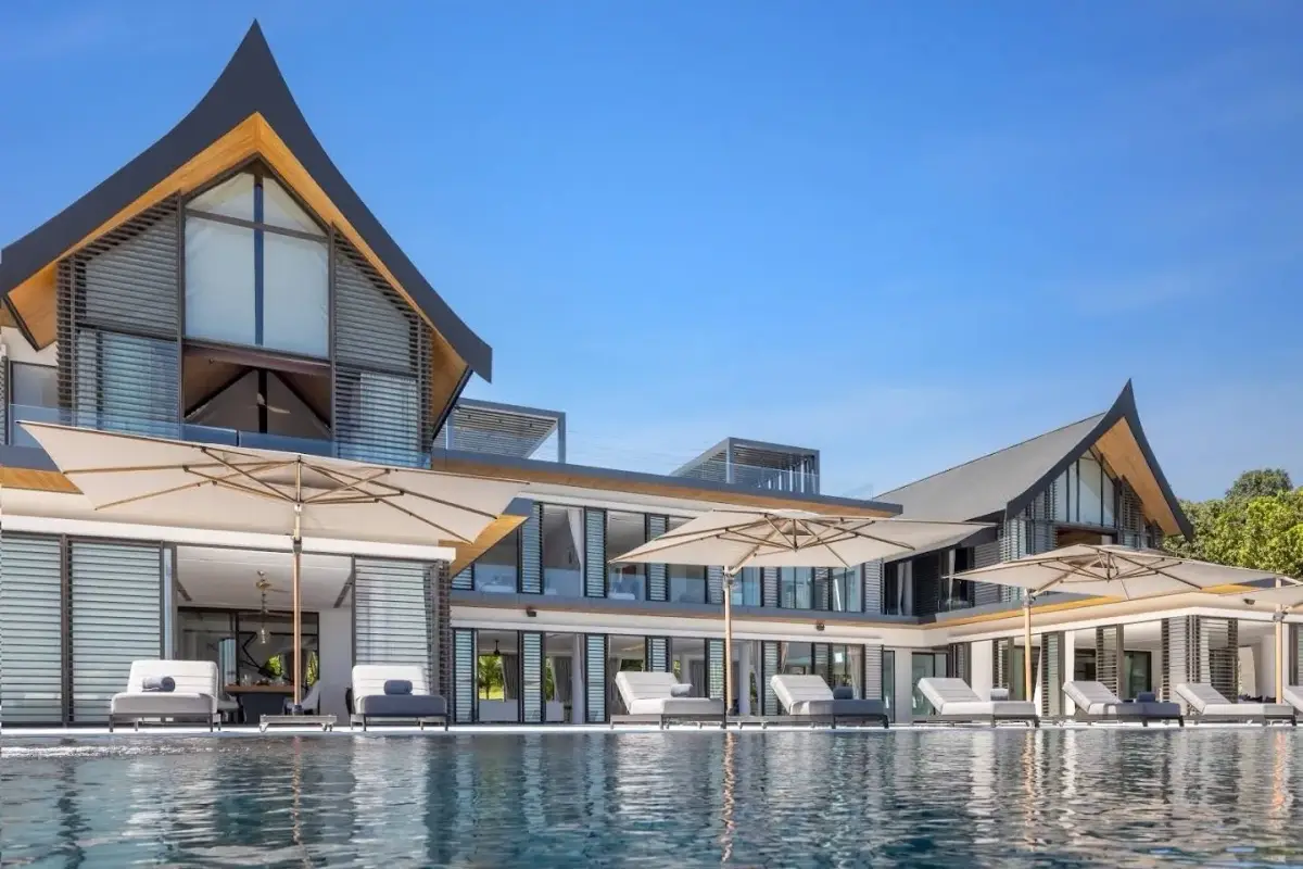 วิลล่า 7 ห้องนอน พร้อมวิว มองเห็นวิวทะเล ในโครงการ Luxury Collection Villas, บนชายหาด Point Yamu — Cape Yamu · 4/45