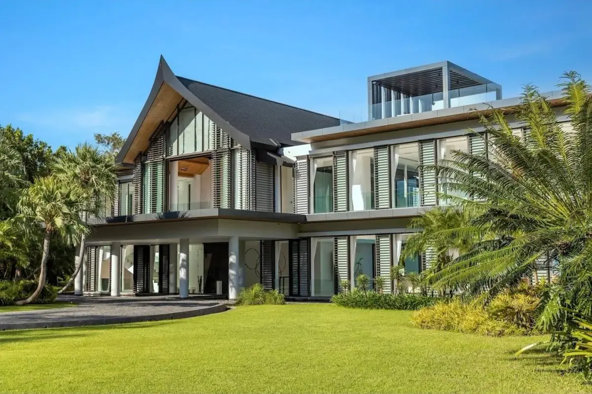 วิลล่า 7 ห้องนอน พร้อมวิว มองเห็นวิวทะเล ในโครงการ Luxury Collection Villas, บนชายหาด Point Yamu — Cape Yamu · 1/45